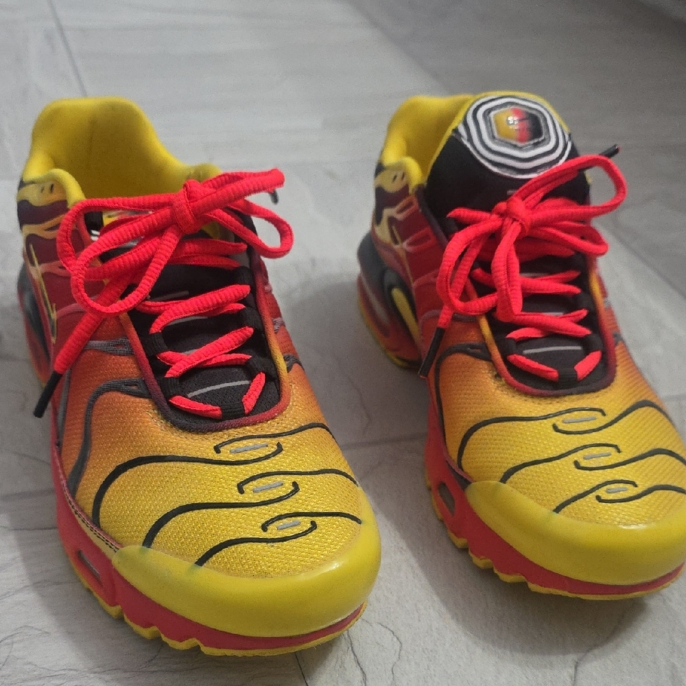 Nike Kids Sneakers in Yellow and Red